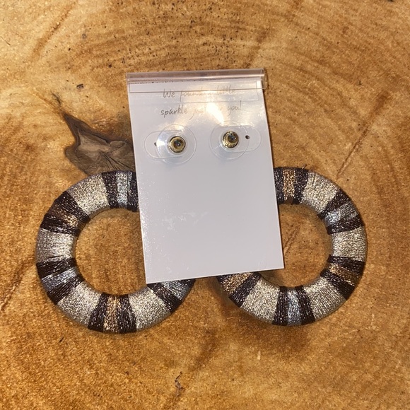 Gorgeous new francesca’s earrings - Picture 2 of 2